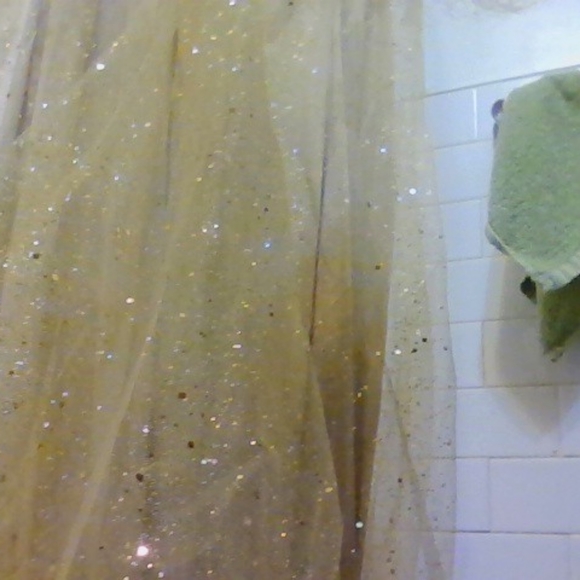 Beutiful Full Lenghth Gown - Picture 2 of 8